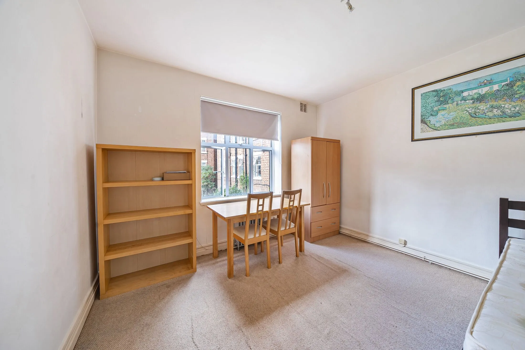 Flat Belsize Grove in Greater London