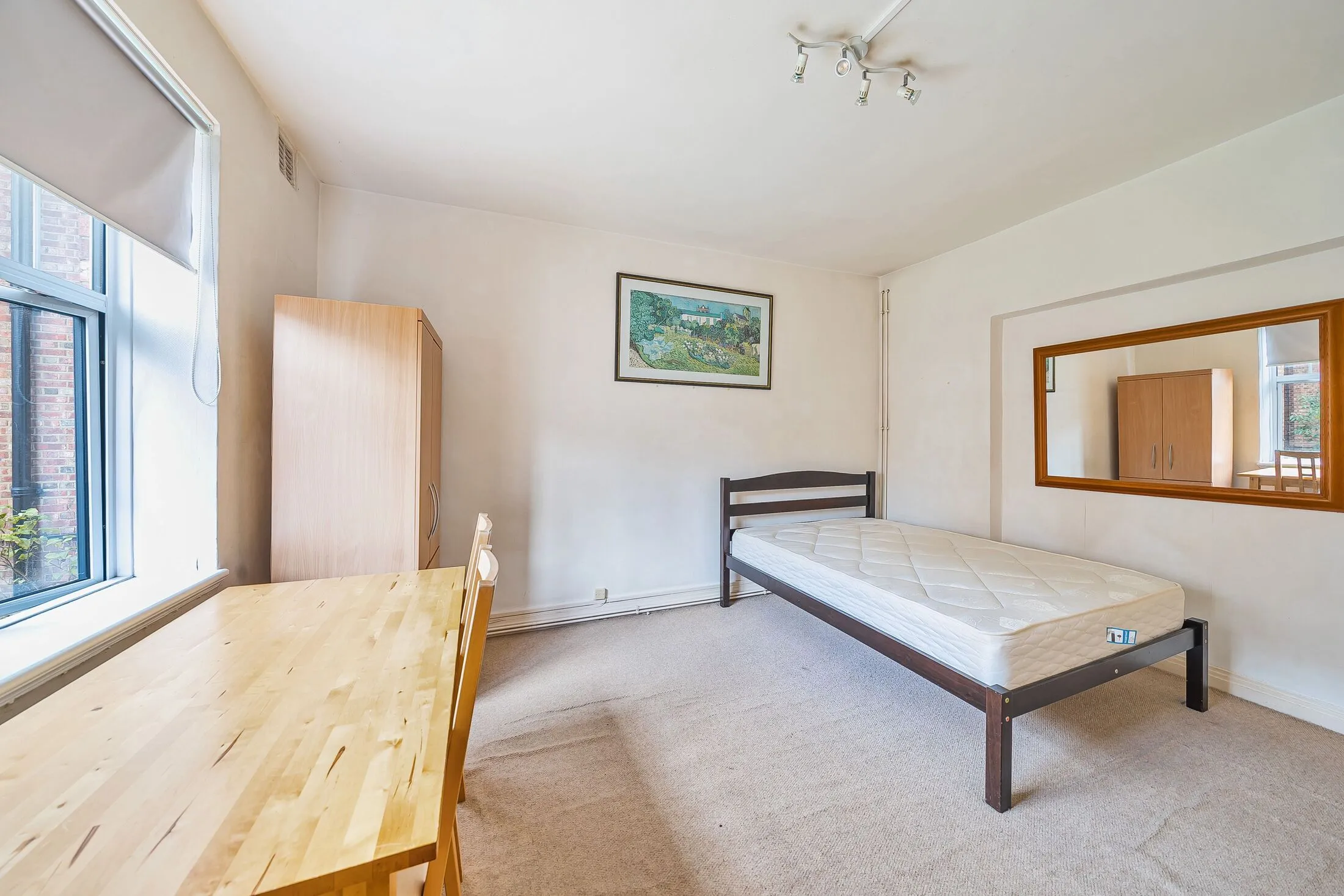 Flat Belsize Grove in Greater London