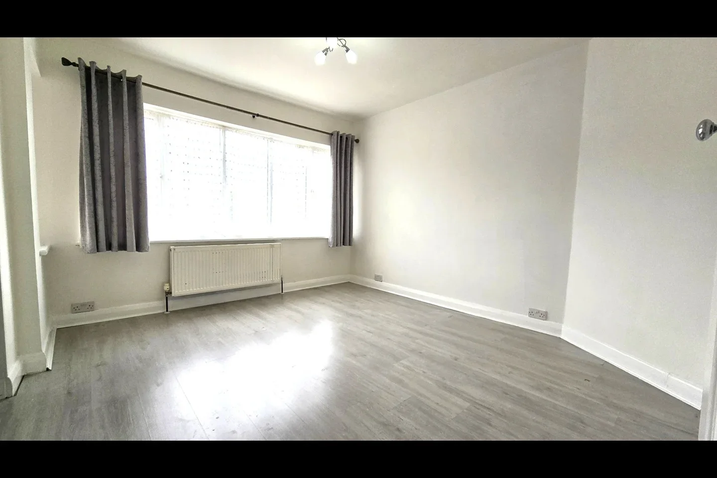 House Queen's Drive in Waltham Cross