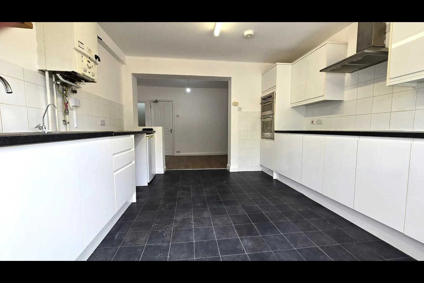 House Queen's Drive in Waltham Cross