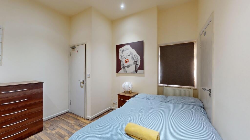 Flat Brondesbury Park in Greater London