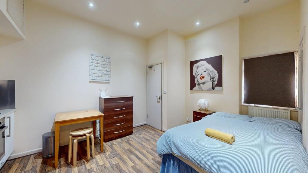 Flat Brondesbury Park in Greater London