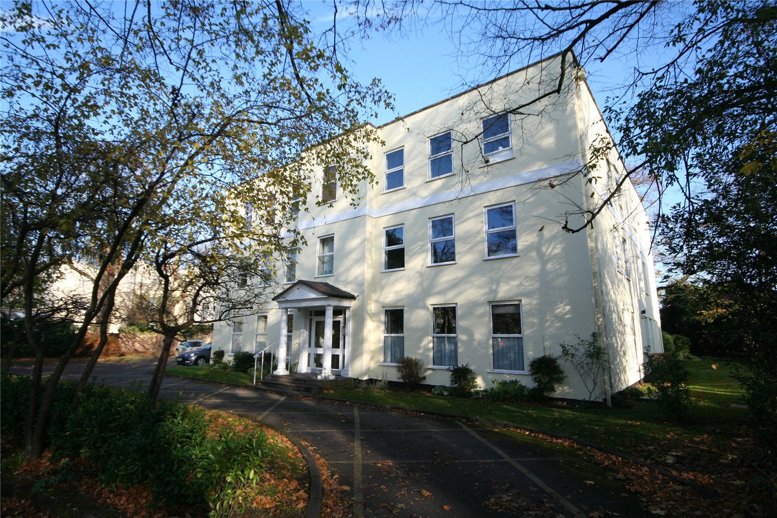 Flat Pittville Circus in Cheltenham