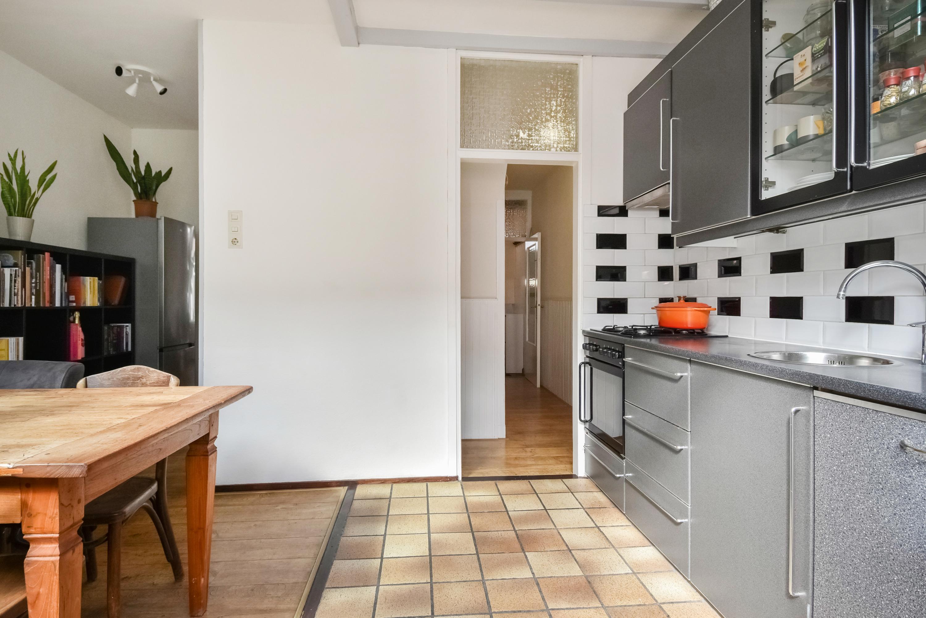 Tussenwoning te koop: Puttensestraat 46, 'S-Gravenhage