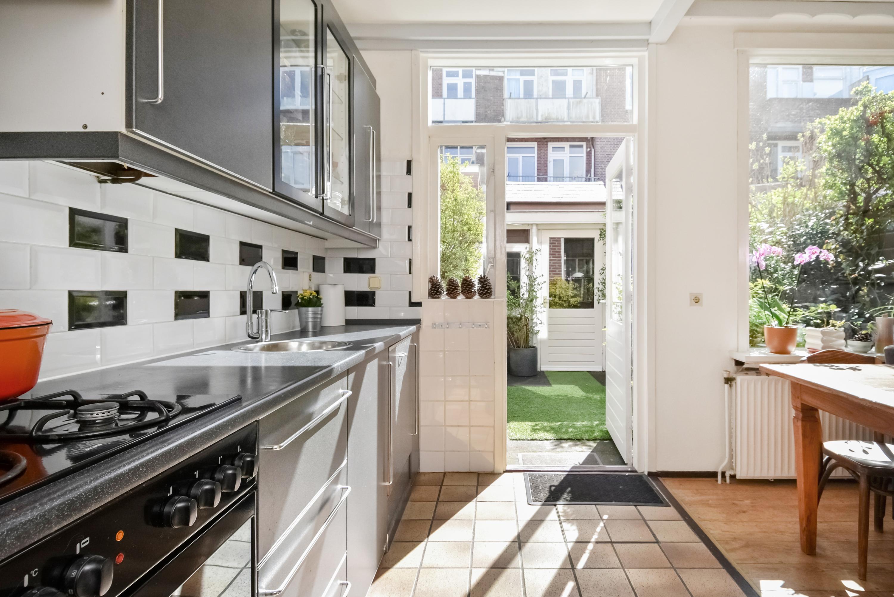Tussenwoning te koop: Puttensestraat 46, 'S-Gravenhage