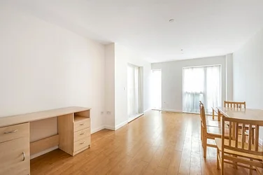 Flat Furley Road in Greater London