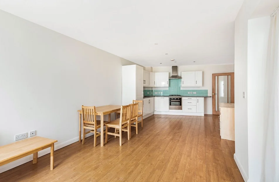 Flat Furley Road in Greater London
