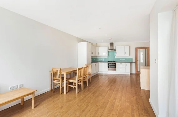 Flat Furley Road in Greater London