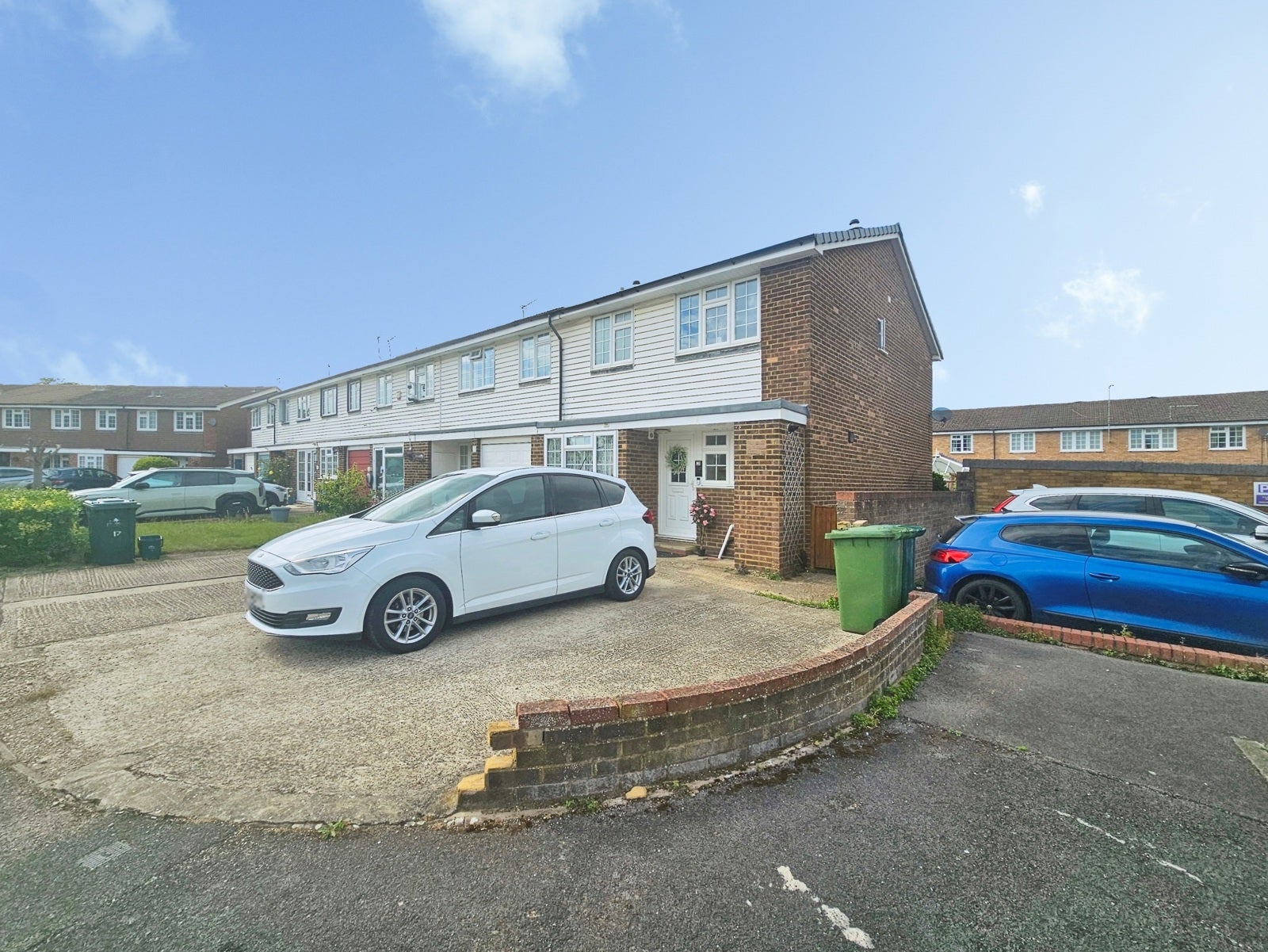 House Robin Way in Borough of Spelthorne