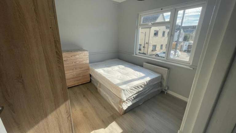 Flat Oakleigh Park Drive in Southend-on-Sea