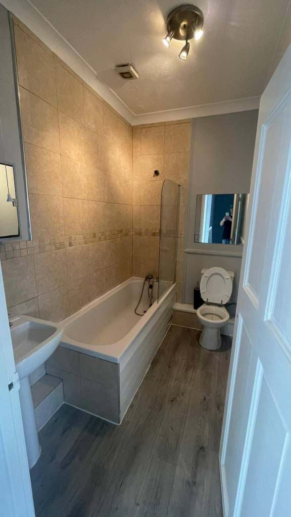 Flat Oakleigh Park Drive in Southend-on-Sea