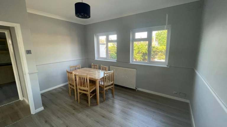Flat Oakleigh Park Drive in Southend-on-Sea