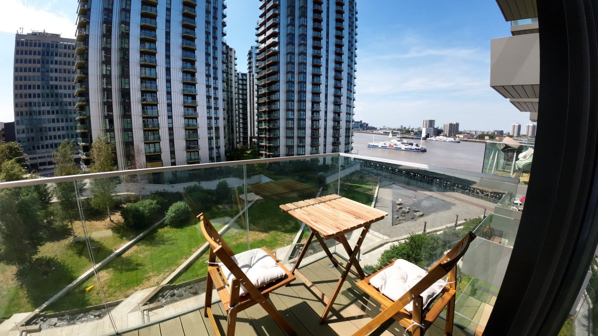 Flat Duke of Wellington Avenue in Greater London