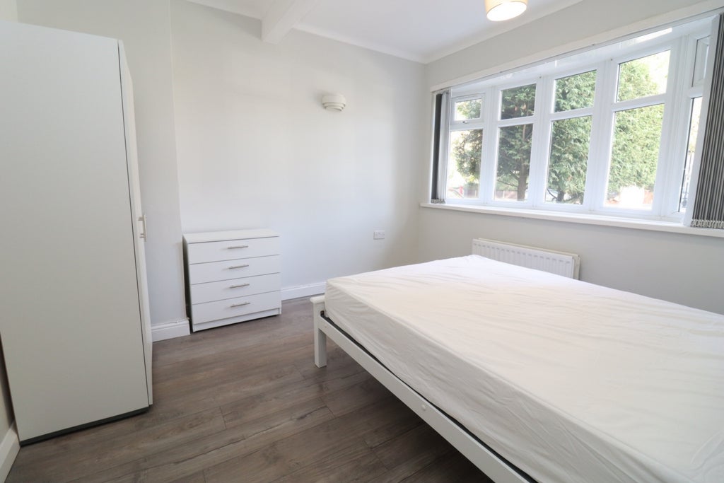 Room Globe Road in Greater London