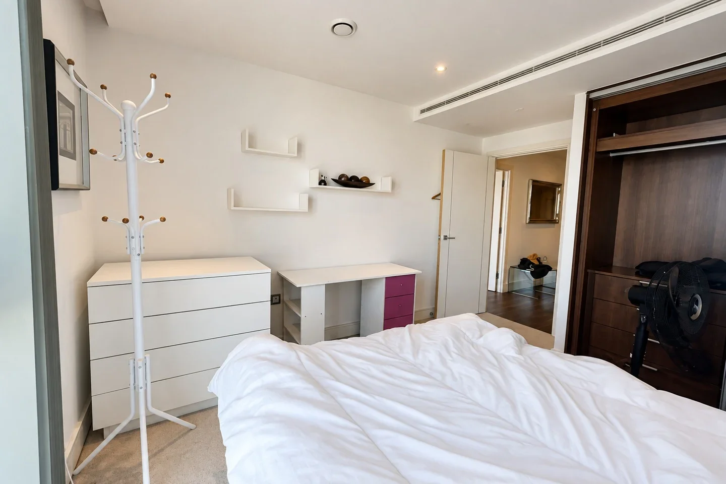 Flat Alie Street in Greater London