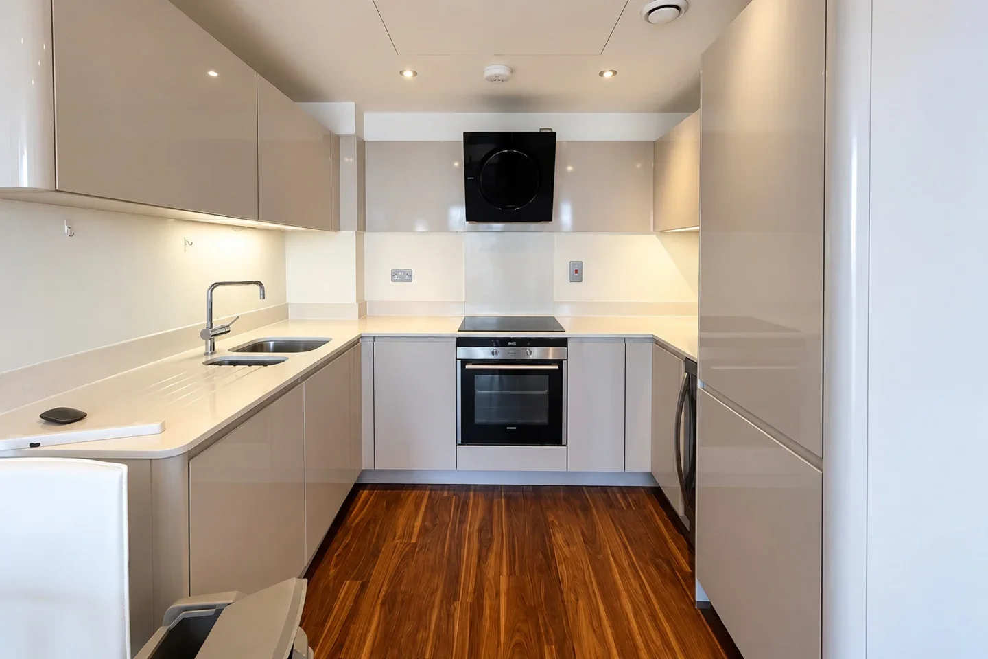 Flat Alie Street in Greater London