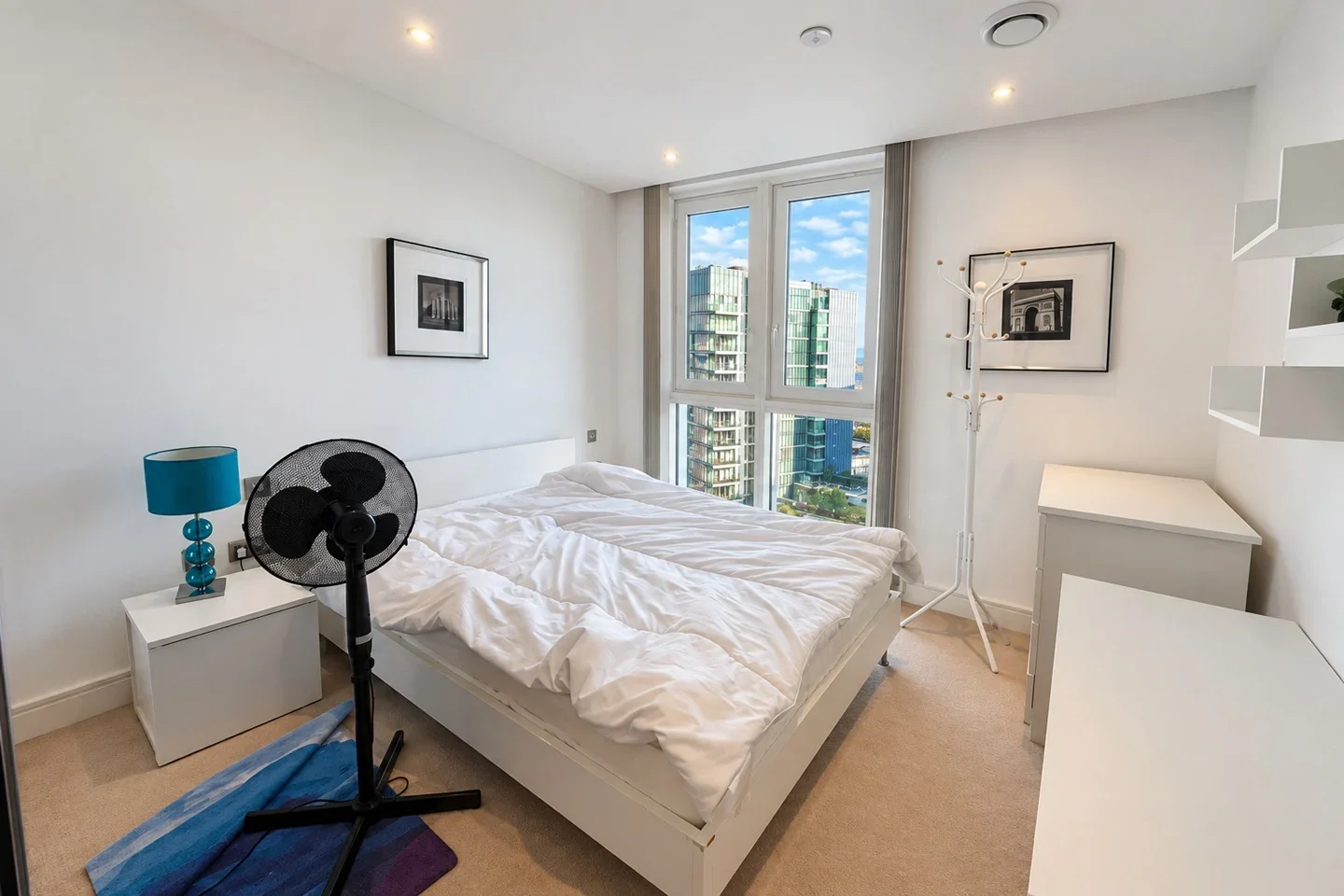 Flat Alie Street in Greater London