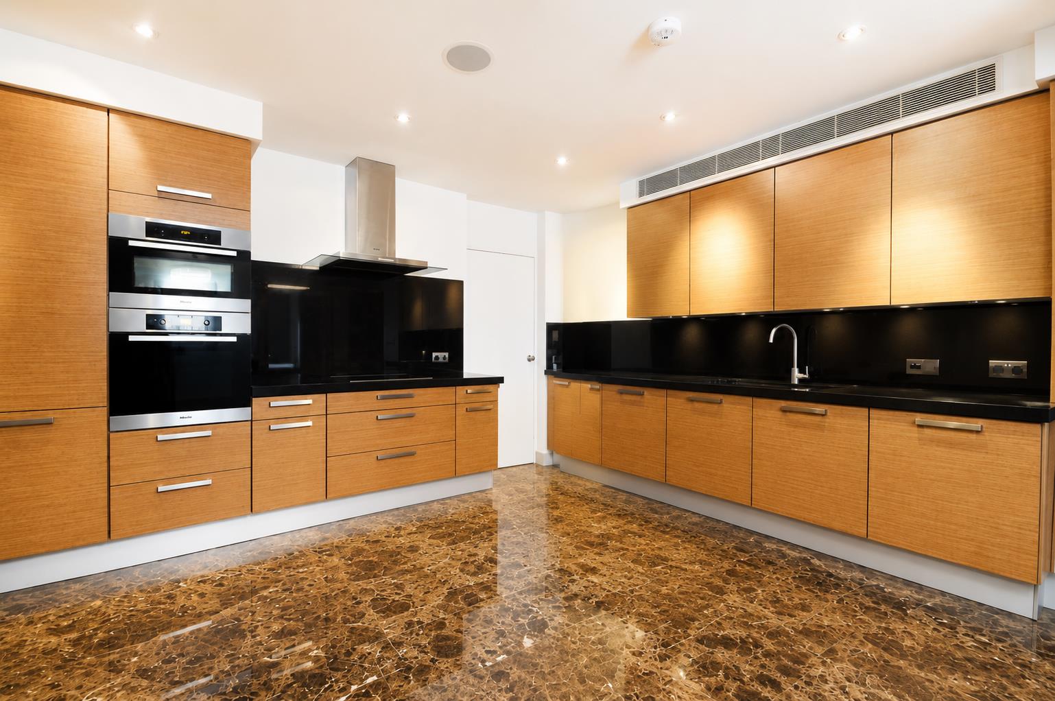 Flat Onslow Square in Greater London