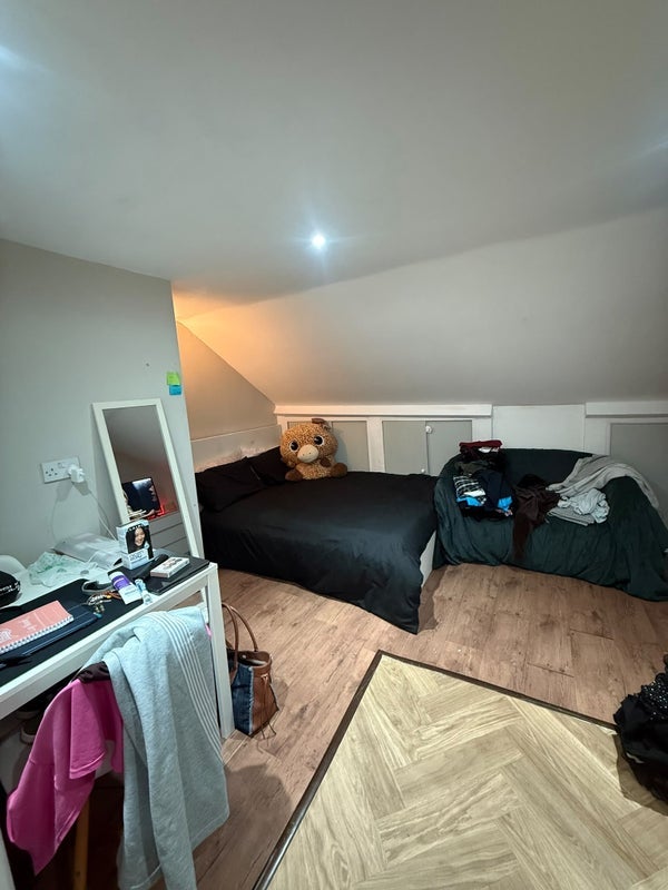 Room Umfreville Road in Greater London