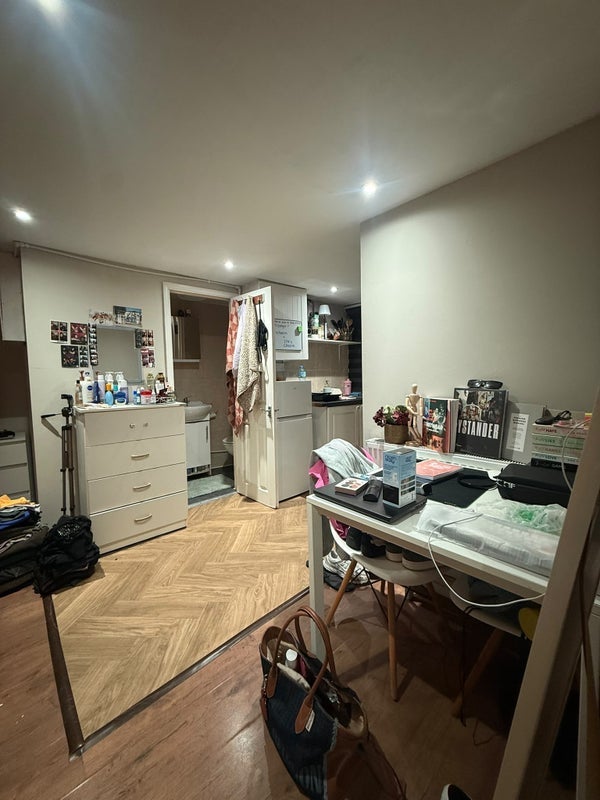 Room Umfreville Road in Greater London