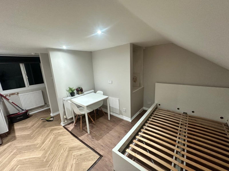 Room Umfreville Road in Greater London