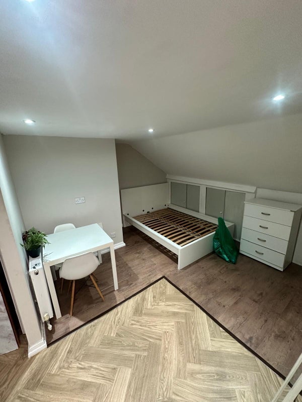 Room Umfreville Road in Greater London
