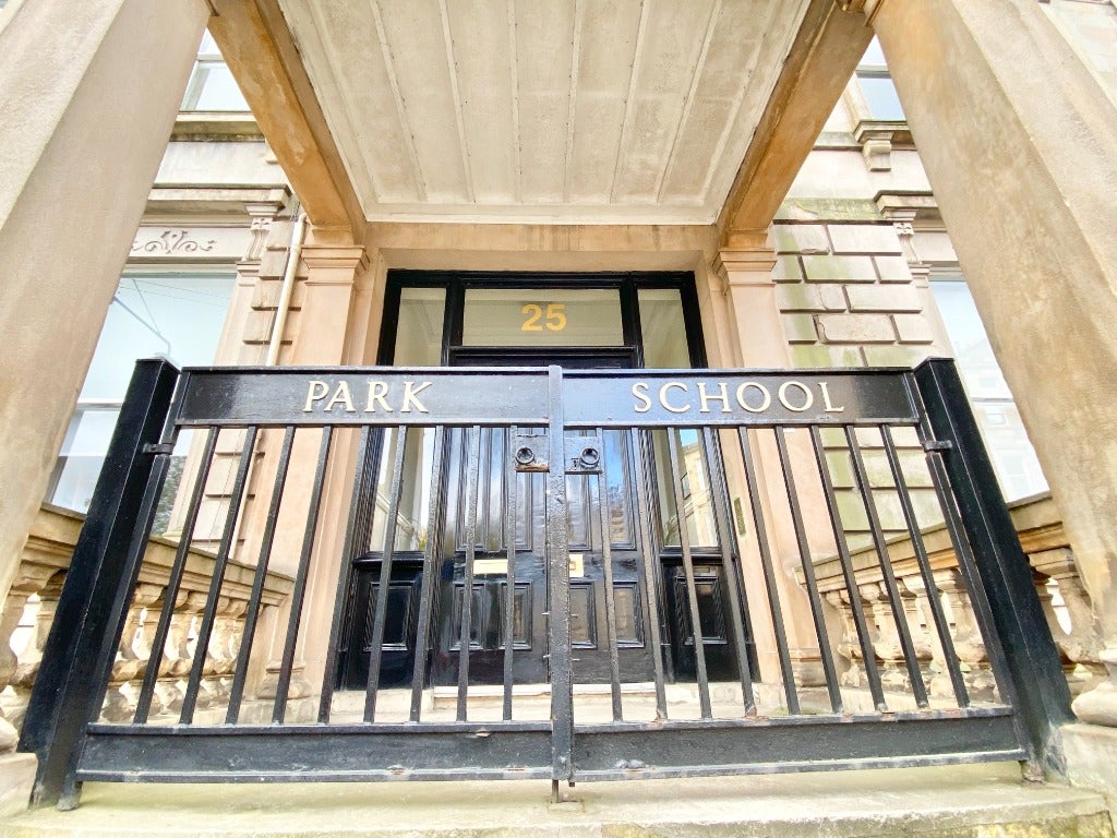 Flat Lynedoch Street in Glasgow