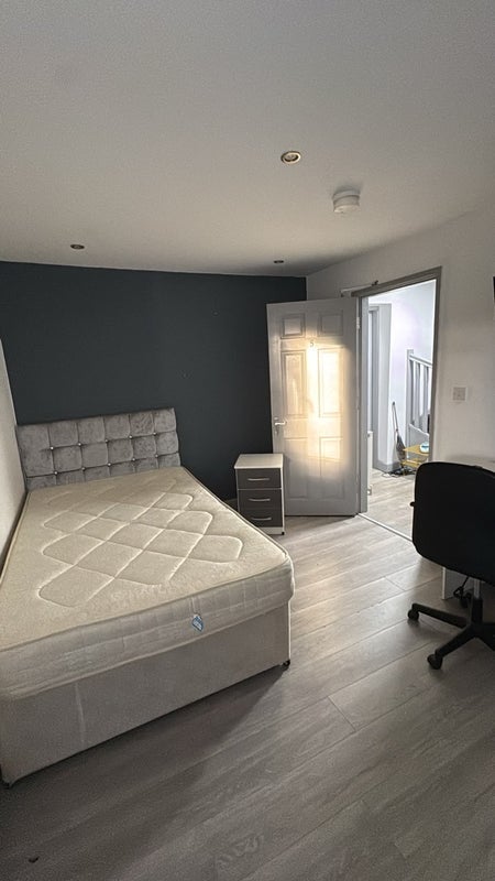 Room Bristol Road in Birmingham