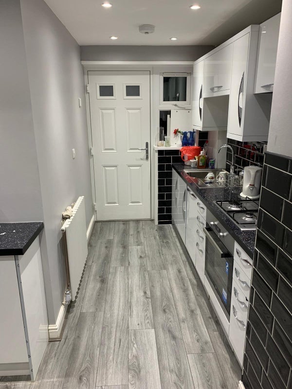 Room Ewart Place in Bradford