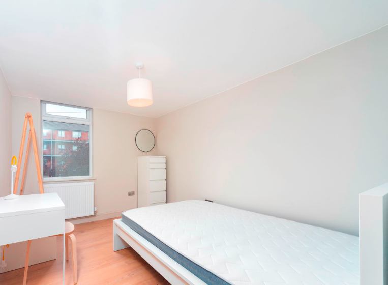 Room Haydn Avenue in Manchester