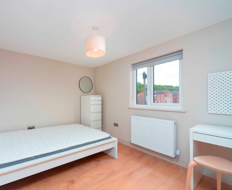 Room Haydn Avenue in Manchester