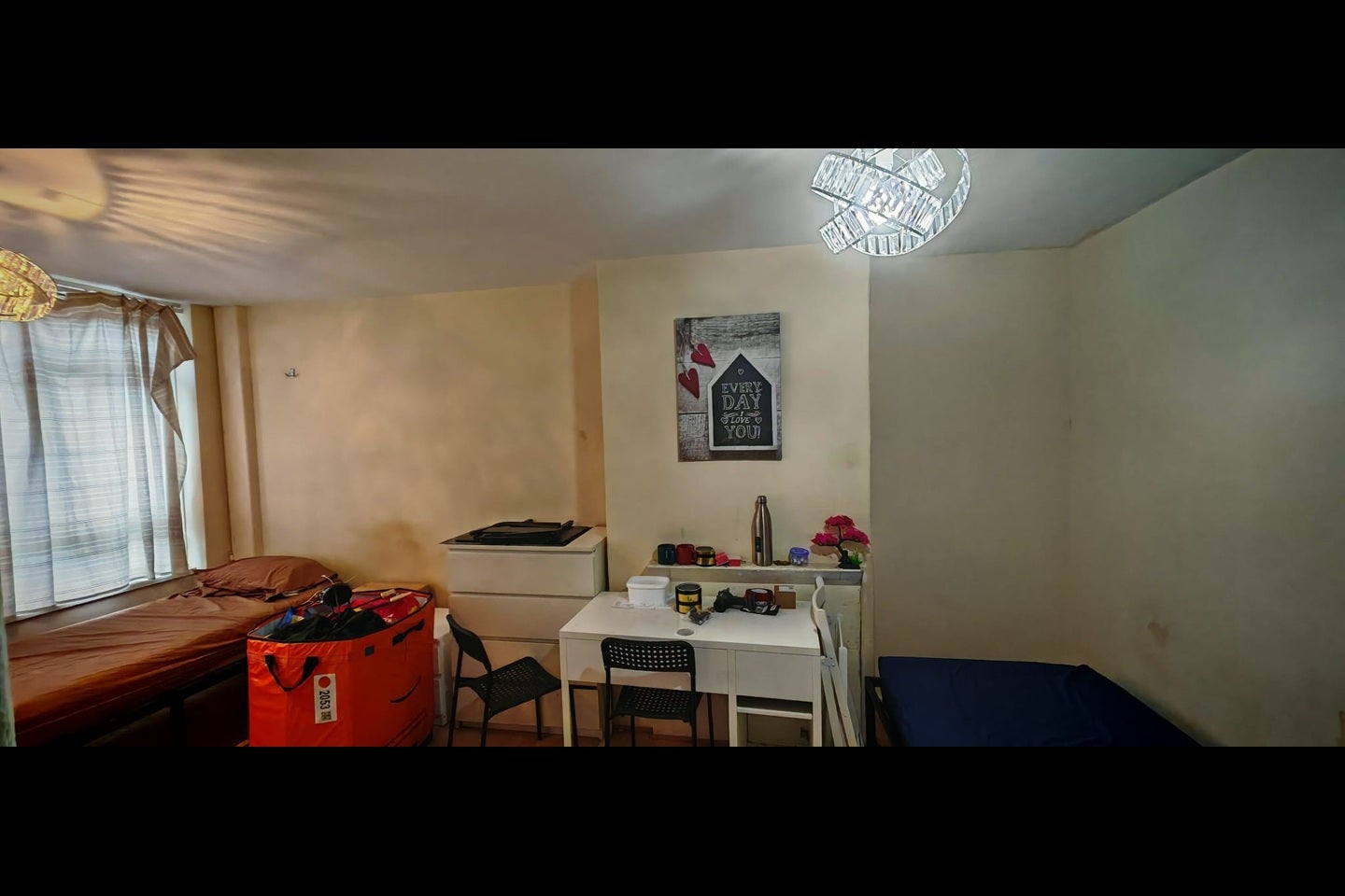 Room Manchester Road in Greater London