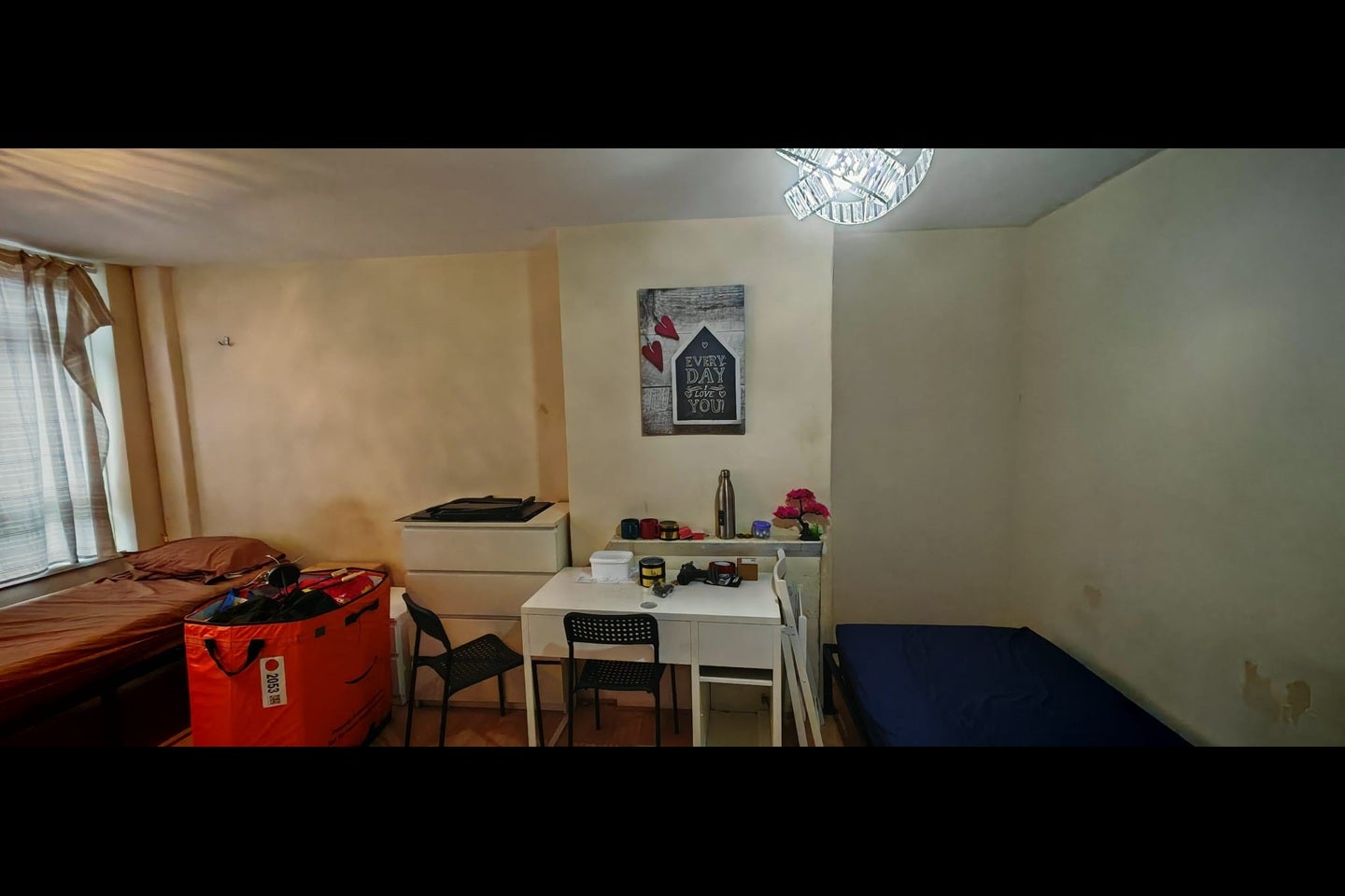 Room Manchester Road in Greater London