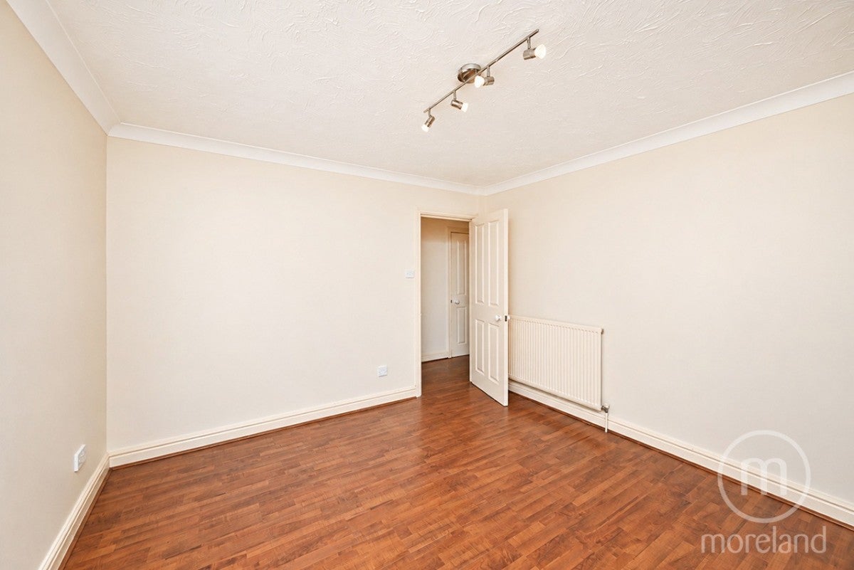 Flat Brent Terrace in Greater London