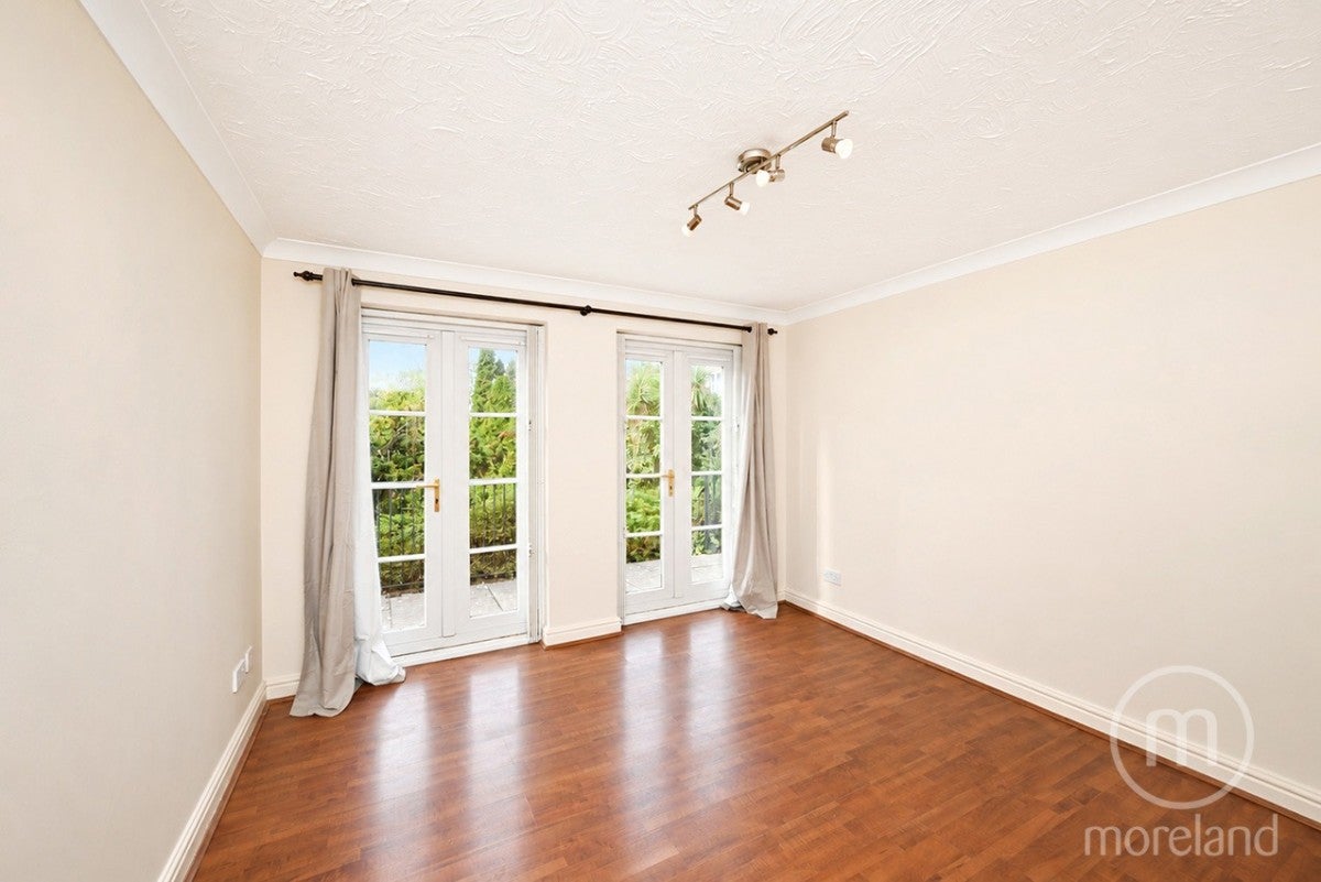 Flat Brent Terrace in Greater London