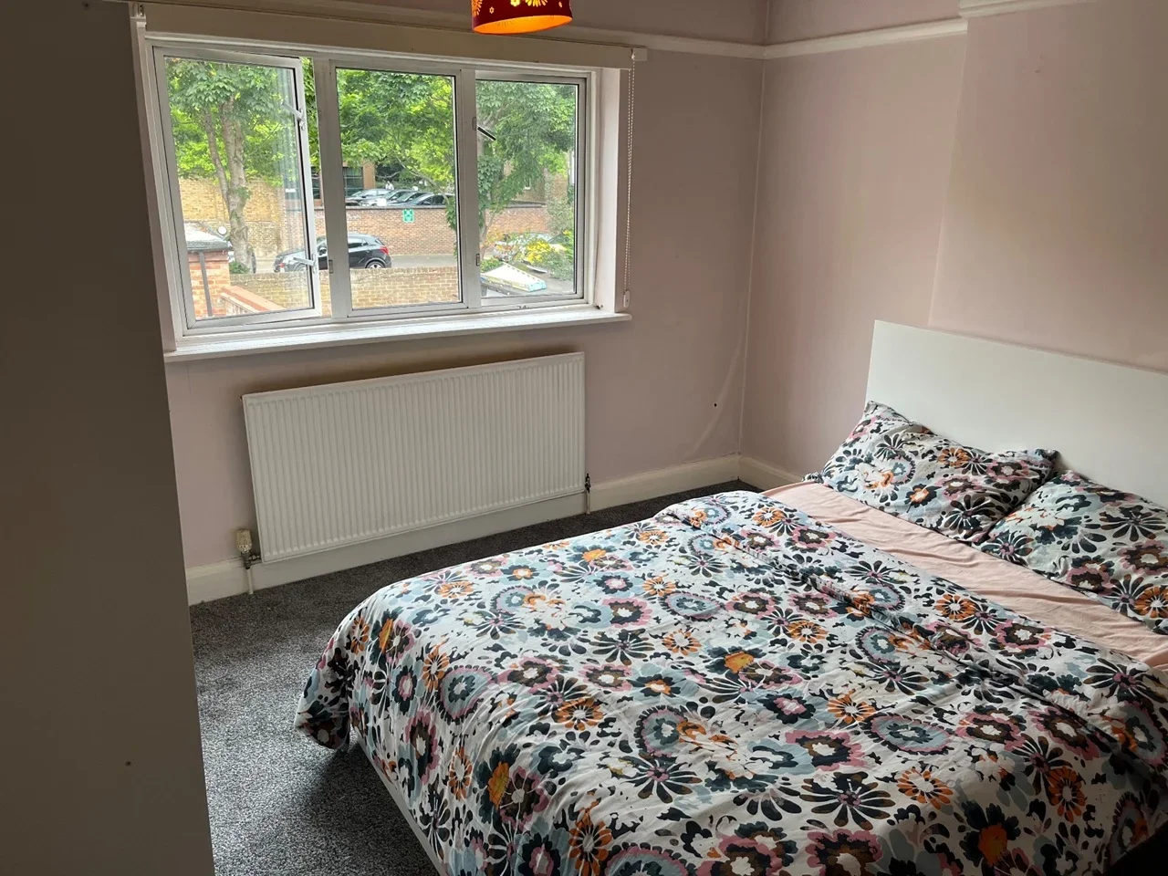 Room St John's Road in Watford