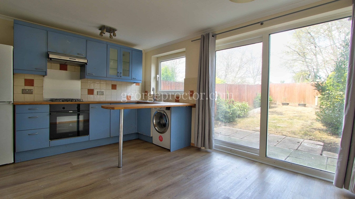 House Southlands Grove in Greater London