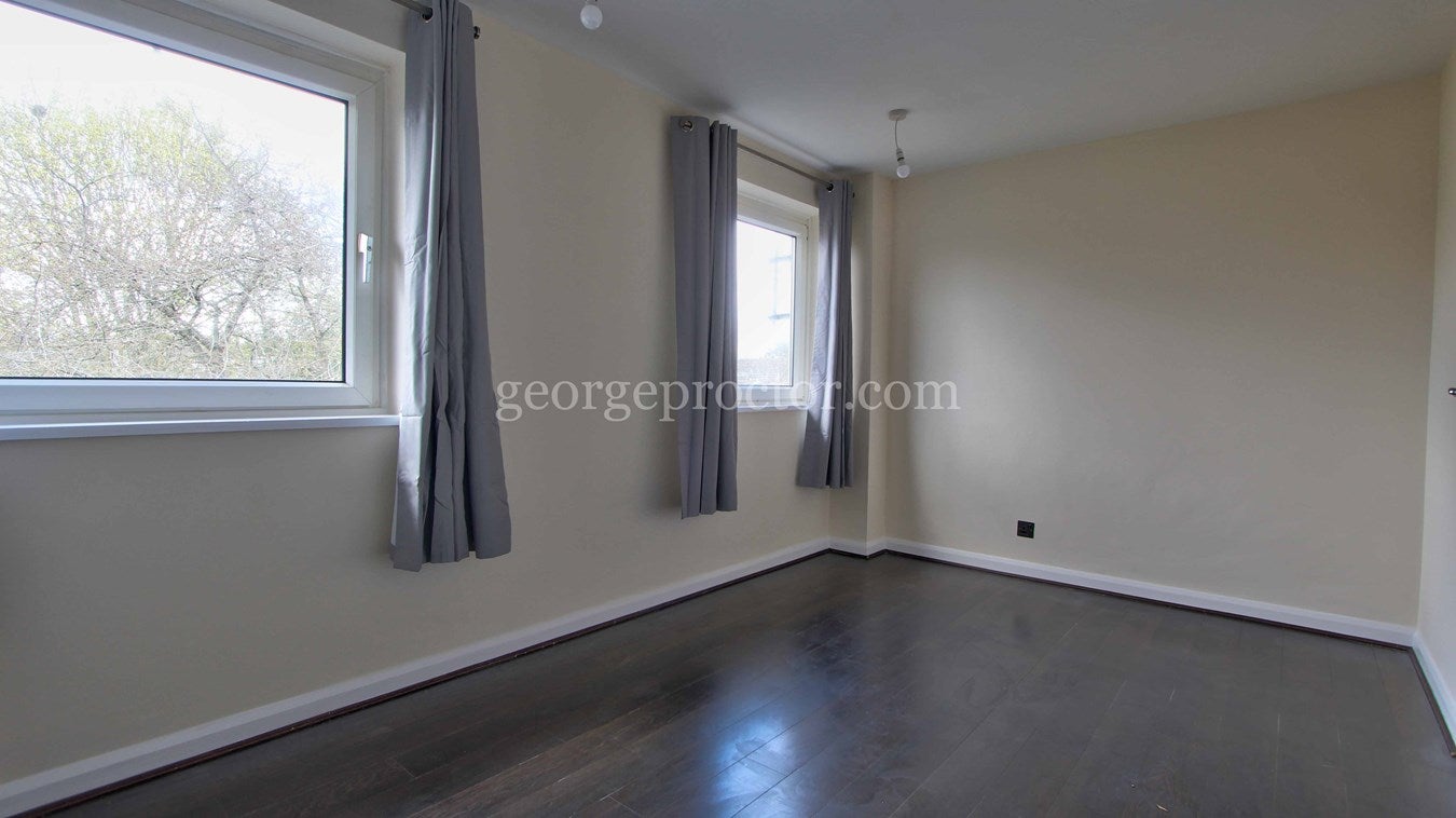 House Southlands Grove in Greater London