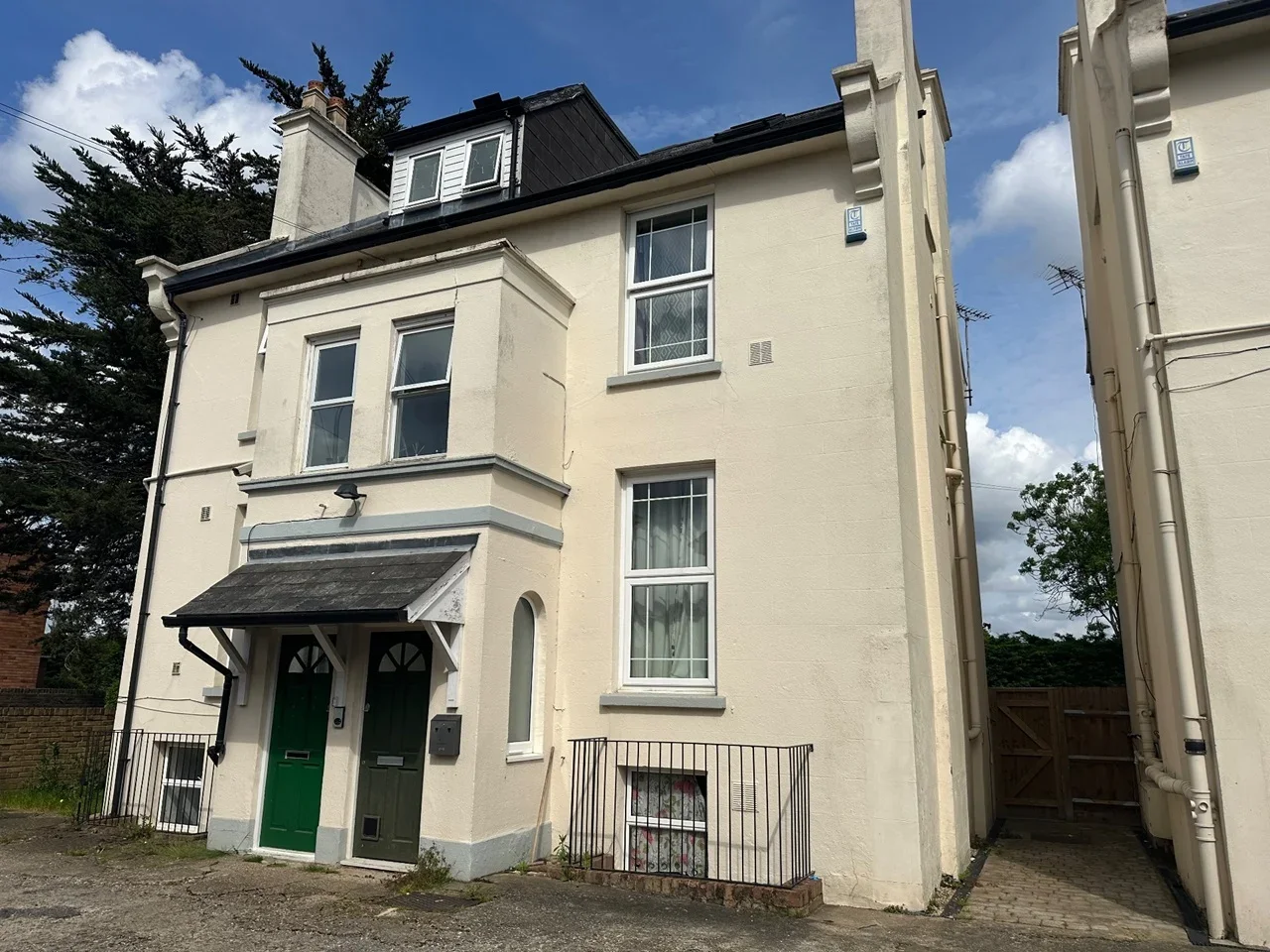 Flat Norton Road in Greater London