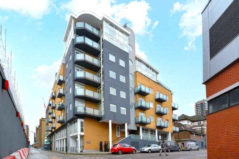 Flat Artichoke Hill in Greater London