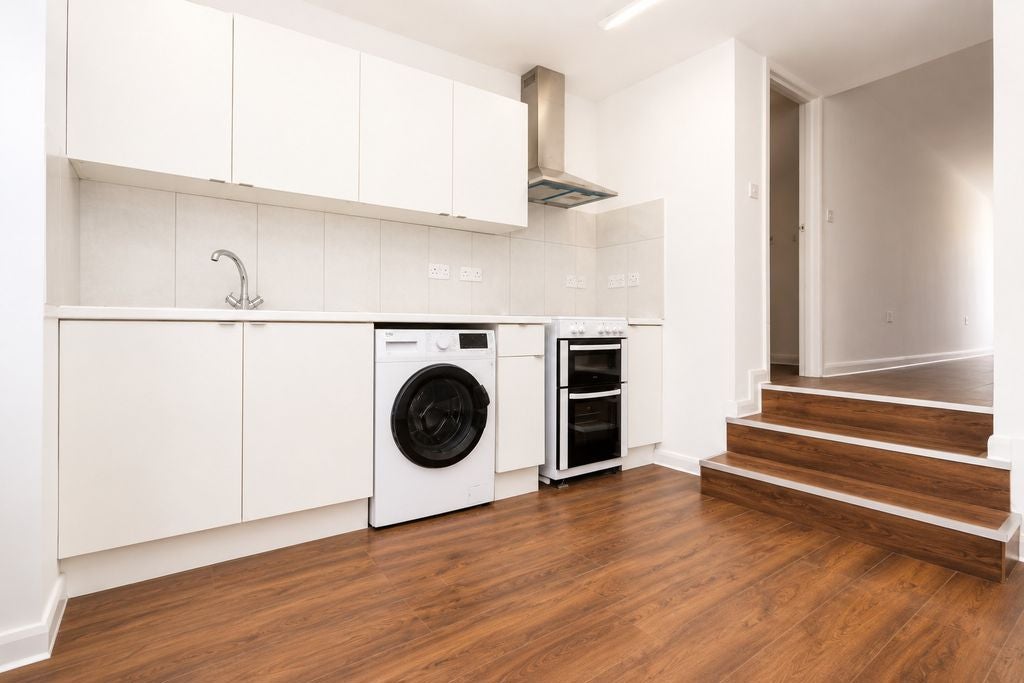 Flat Lower Addiscombe Road in Greater London