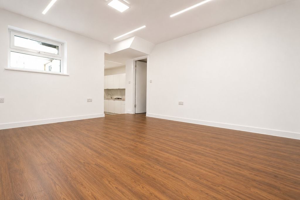Flat Lower Addiscombe Road in Greater London
