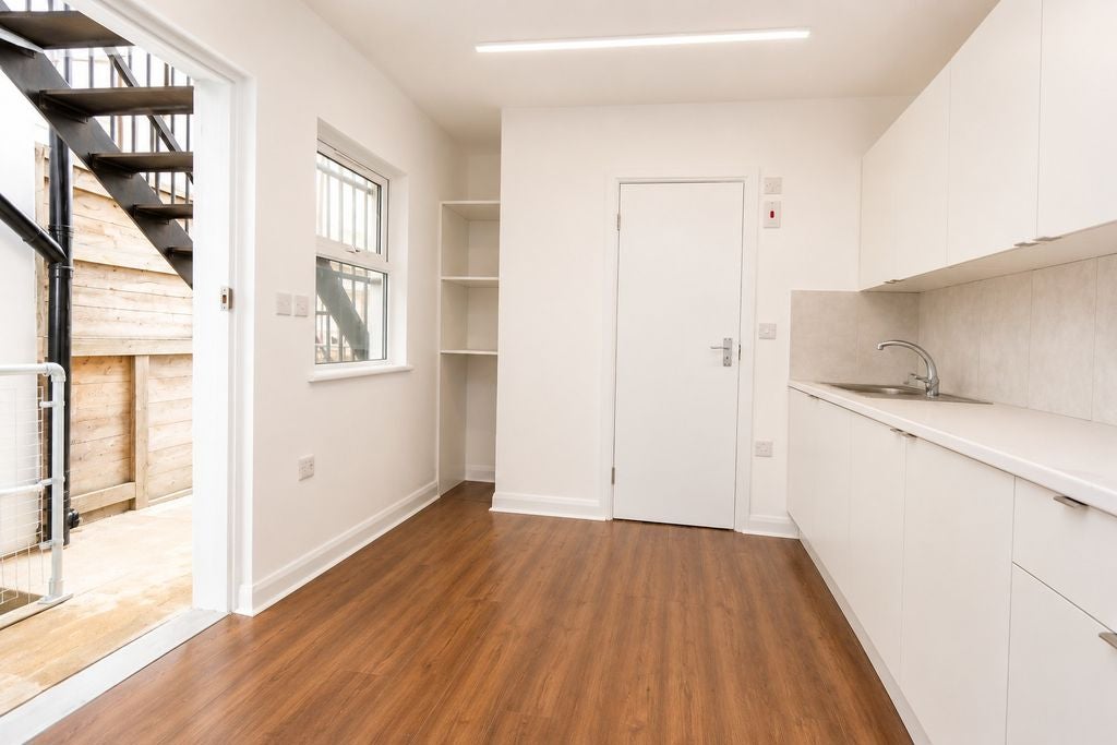 Flat Lower Addiscombe Road in Greater London