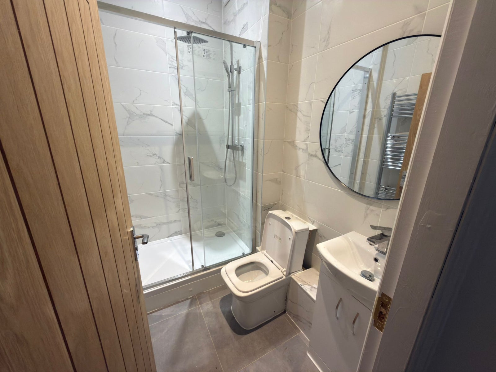 Room Oldfield Lane North in Greater London