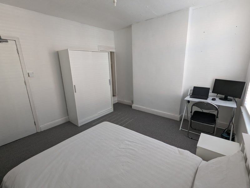 Room Lees Hill Street in Nottingham