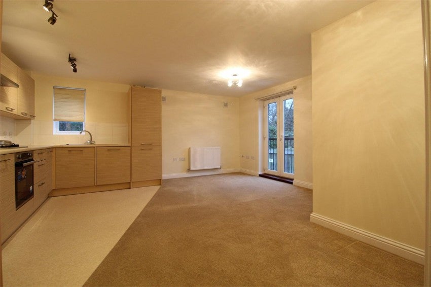 Flat Ryder Court in Canterbury