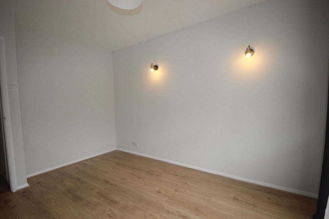 Flat Lansdown Road in Chalfont St Peter