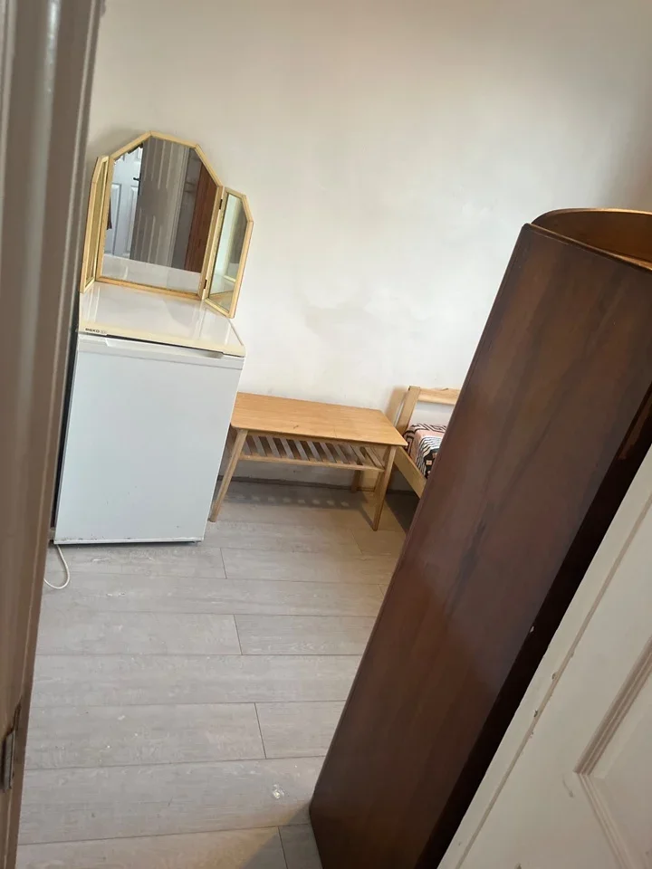 Room Sunningdale Avenue in Greater London