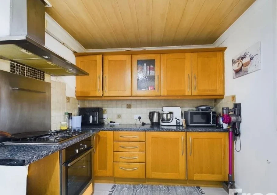 Room Sunningdale Avenue in Greater London