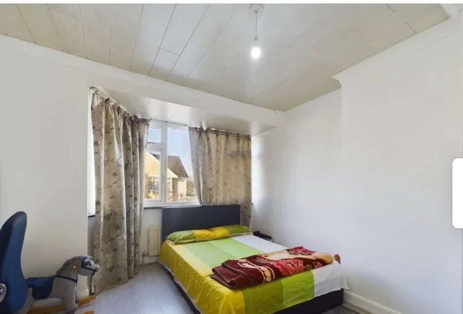 Room Sunningdale Avenue in Greater London